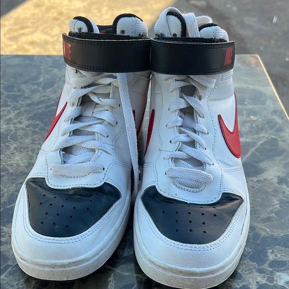 Nike Court Borough

Mid 2 Older Kids'... sz 6Y - Picture 2 of 10